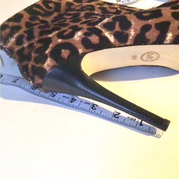 Michael Kors cheetah print booties - Picture 4 of 9